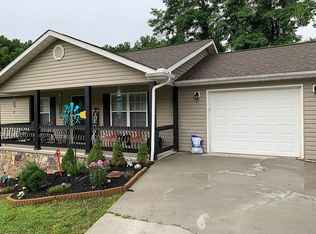 140 Margaret Ln, Jacksboro, TN 37757