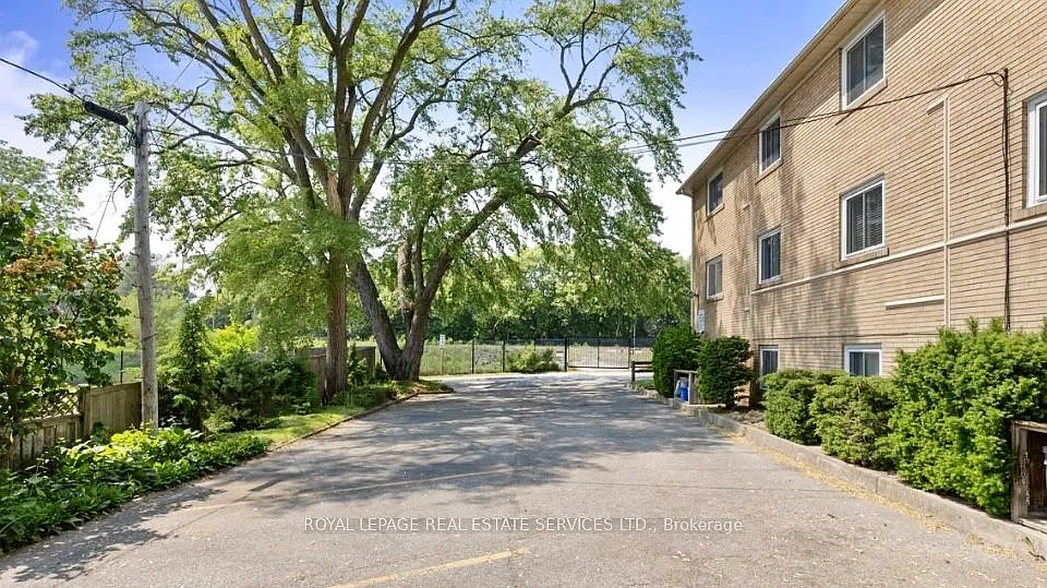 50 Peter St N #2