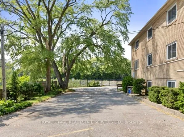 50 Peter St N #2, Mississauga, ON L5H 2G8