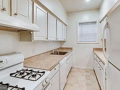 1118 C St NE #3 — Photo 14