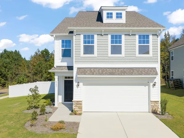 4905 Trout Crest Ct, Raleigh, NC 27604