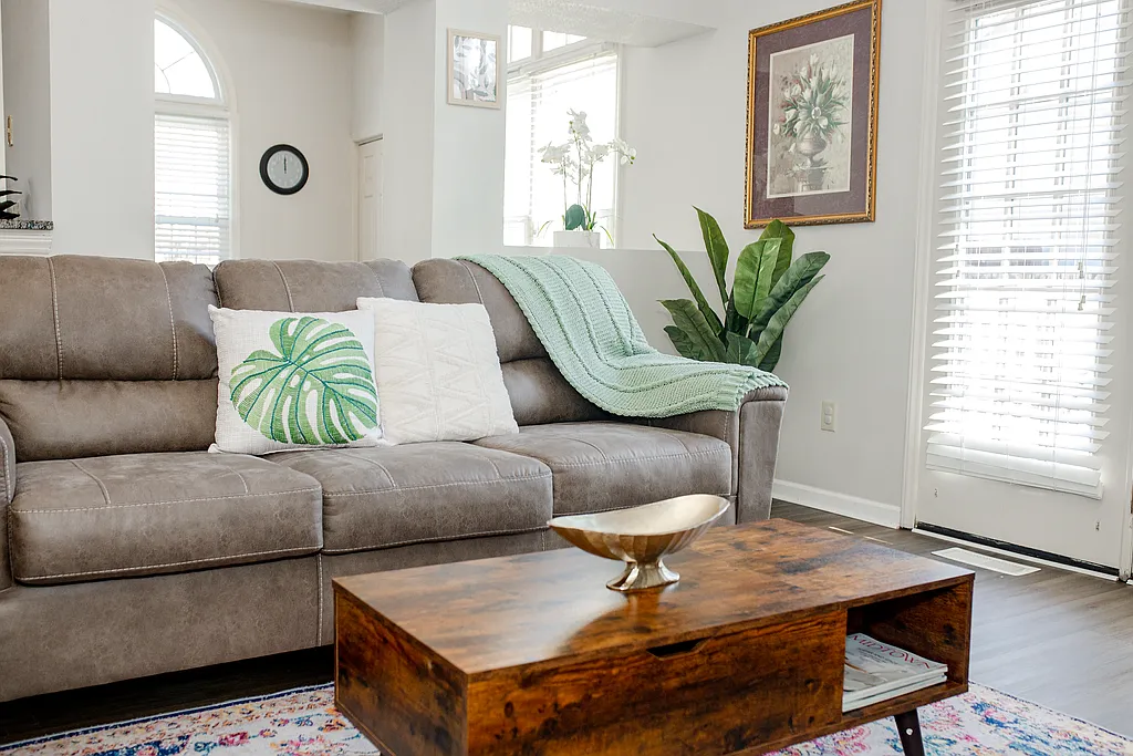 3 bed, $3,500 — Photo 1