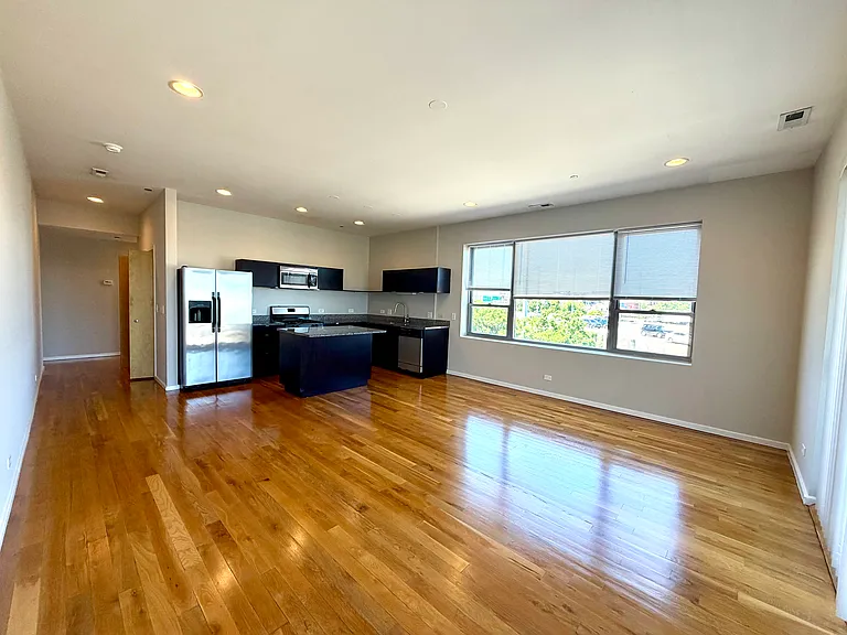 2157 N Damen Ave #305 — Photo 2