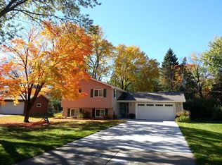 8725 32nd Cir N, New Hope, MN 55427