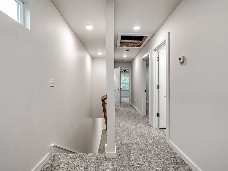 614 W 2nd St #100 — Photo 26