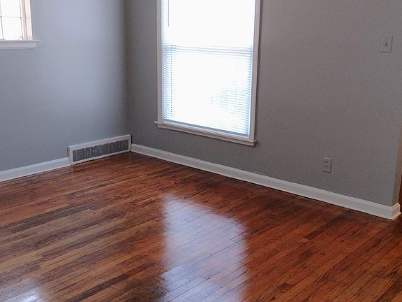 2nd image of 15485A Stout St