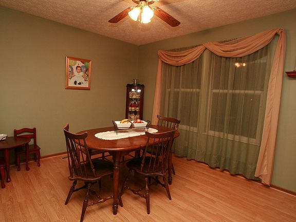 Large dining room with Pergo floors.