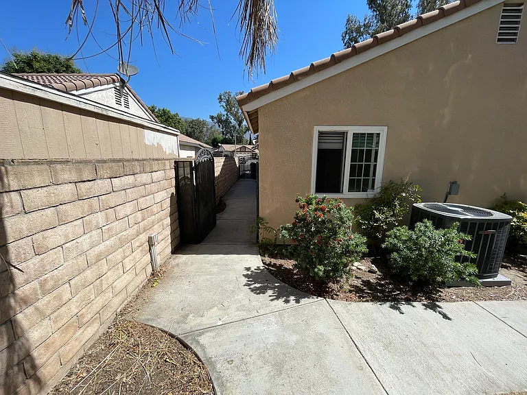 12697 Saffron Ct — Photo 26