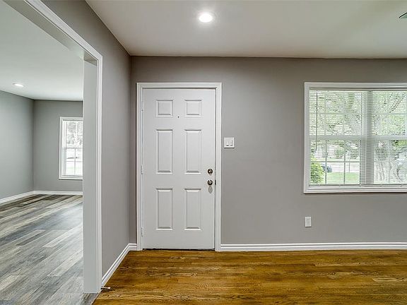 3rd image of 502 E Ridgewood Dr