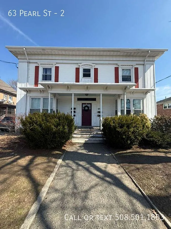 Sunny & Inviting 1 Bedroom — Photo 1