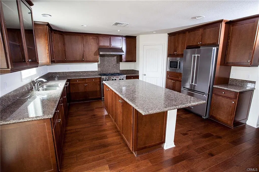 6 bed, 5.5 bath, 3228 sqft, $12,000 — Photo 2