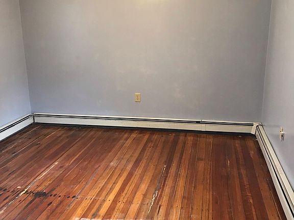5th image of 68 Brackett St