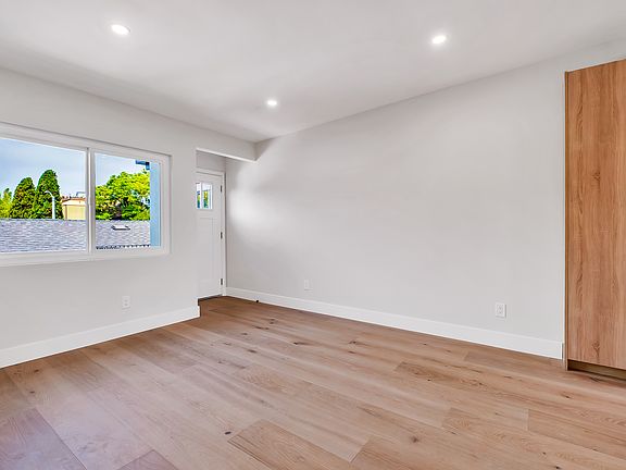 4th image of 1034 Grant St #4R
