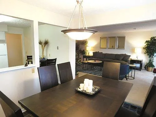 The Martinique Apartments — Photo 5