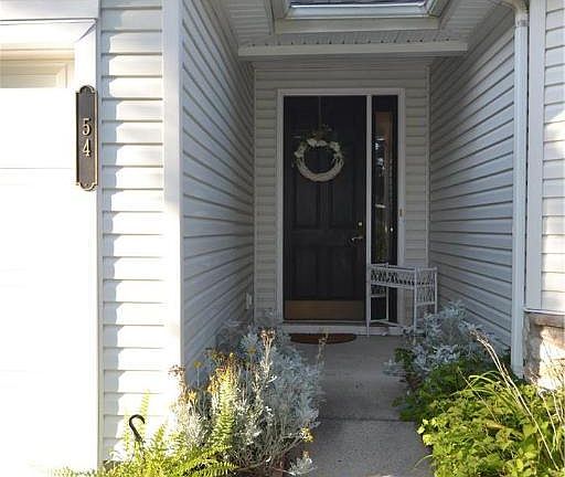 4th image of 54 Glenmoor Cir N