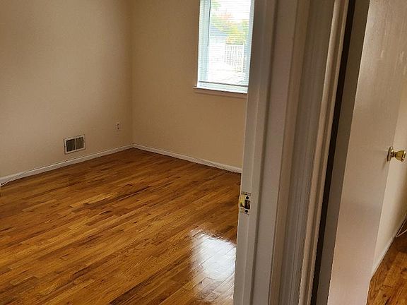 5th image of 452 Ingram Ave Floor 2