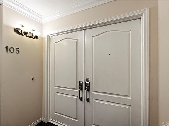 2nd image of 5224 Zelzah Ave Unit 105
