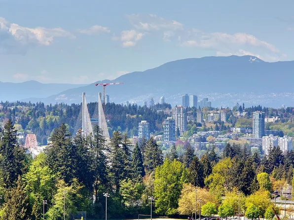 13308 Central Ave #1805, Surrey, BC V3T 0M4