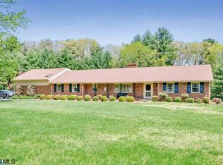1400 W Leigh Dr, Charlottesville, VA 22901