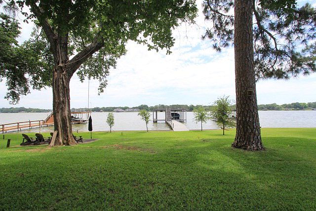 1st image of 210 Sherwood Shore Dr