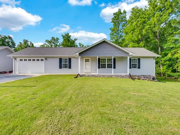 1210 War Eagle Dr, Crossville, TN 38572