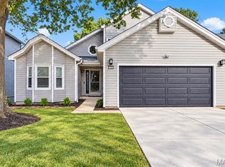 1529 Strawberry Glen Ct, Ballwin, MO 63021