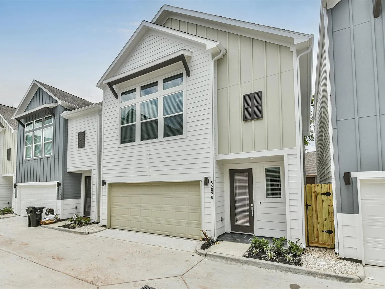 3 bed, 2.5 bath, 1782 sqft, $2,400 — Photo 2