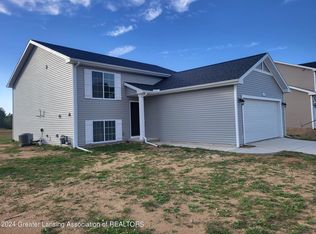 620 Muirfield Dr, Eaton Rapids, MI 48827