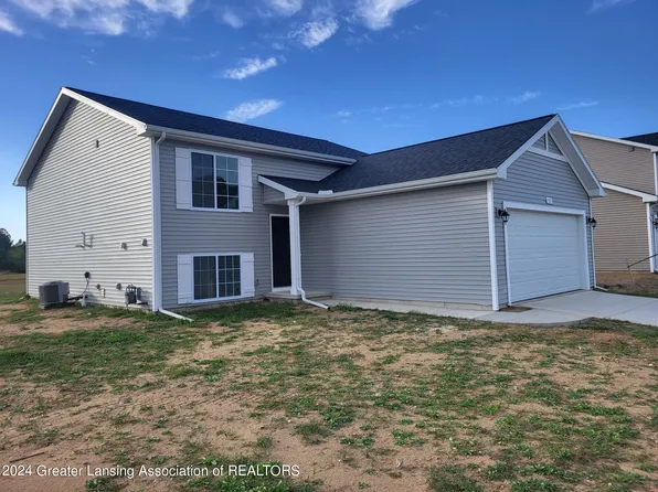 620 Muirfield Dr, Eaton Rapids, MI 48827