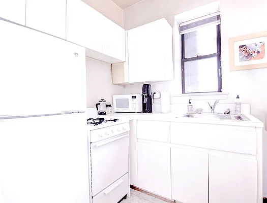 Rented by Urbane Brokerage | media 7