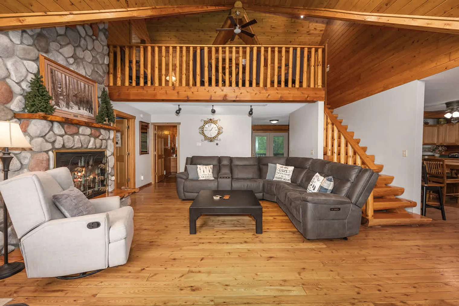 5 bed, 4.0 bath, 2594 sqft, $4,554 — Photo 4