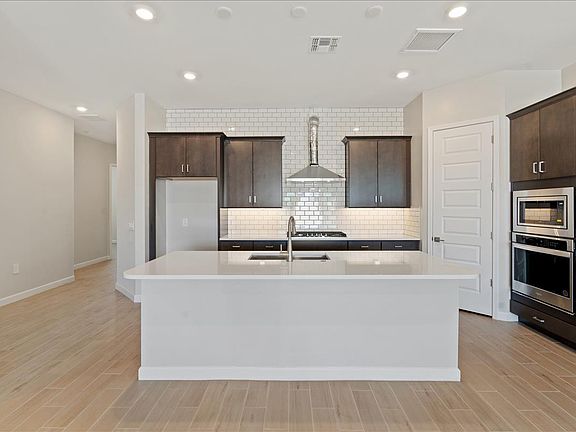 4th image of 17707 N 50th St