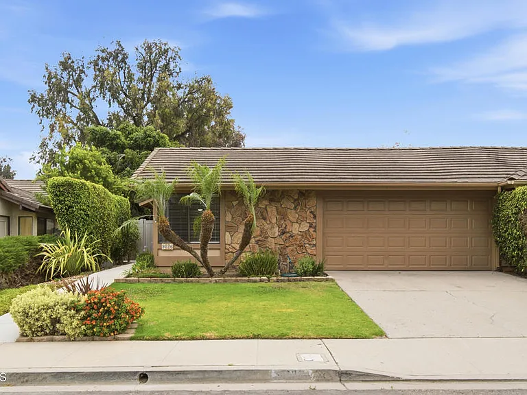 9026 Feather St — Photo 1