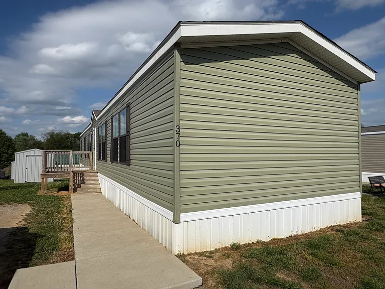 Green River Lake Commons — Photo 16