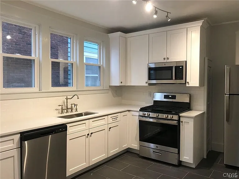 1815 James St #2 — Photo 5