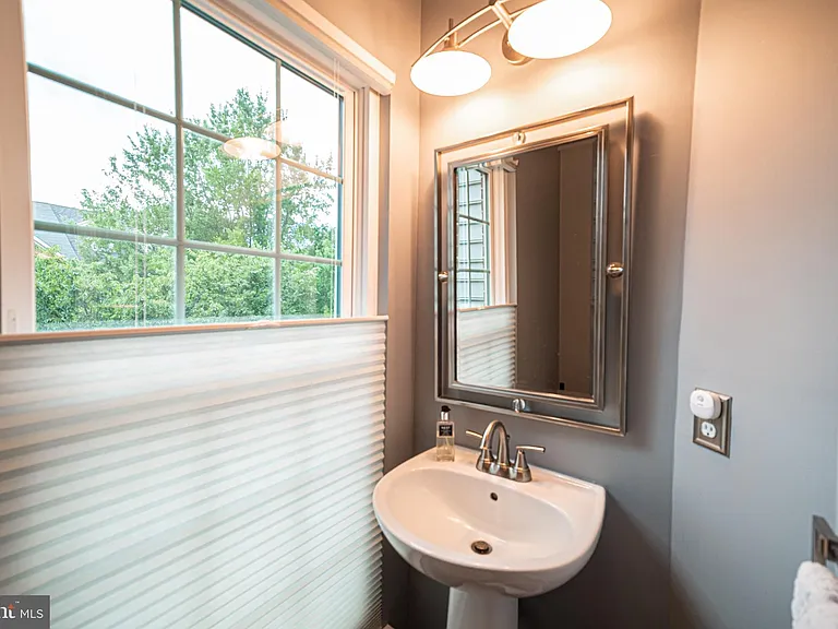 1639 Hunting Creek Dr #B — Photo 29