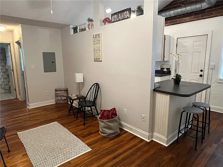 1115 Shelby Pl SE #B — Photo 11