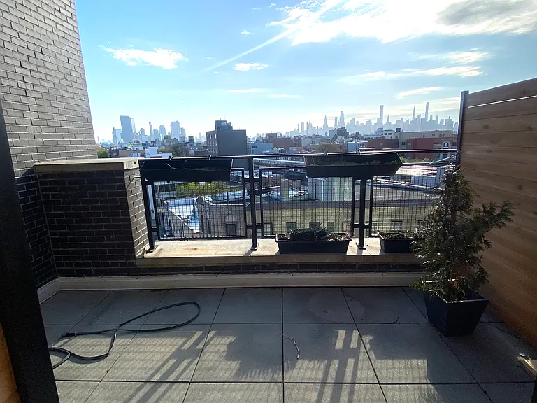 31-25 Newtown Ave #PENTHOUSE — Photo 2