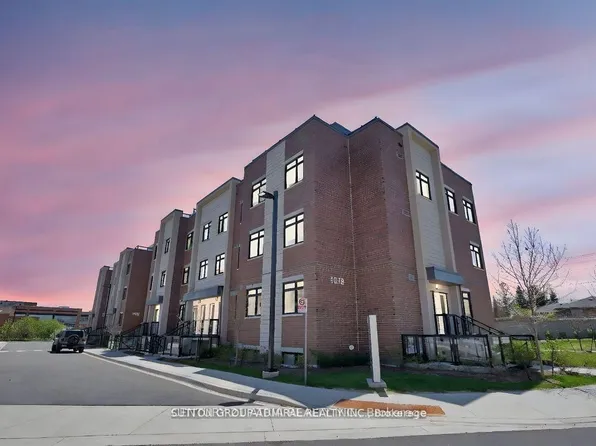 1062 Douglas McCurdy Cmn, Mississauga, ON L5G 0C5