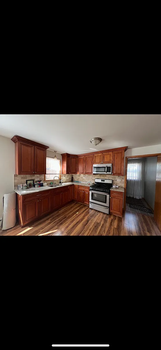 Building Photo - 6120 W 79th St #1