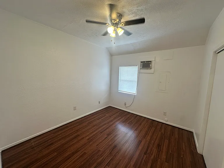 2101 Fort Worth St #B — Photo 6