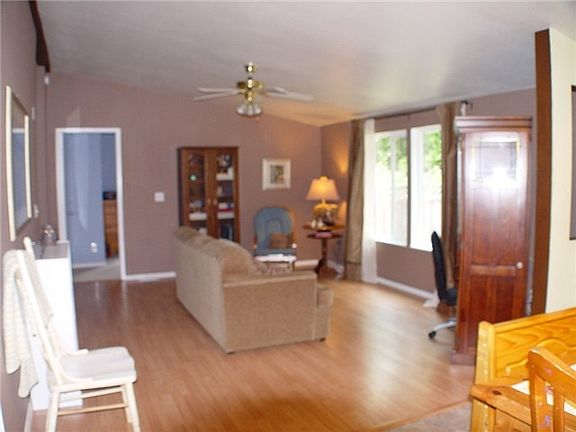 3rd image of 1150 E Trails End Dr