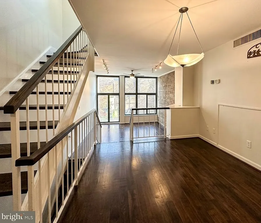 2 bed, 1784 sqft, $4,100 — Photo 3
