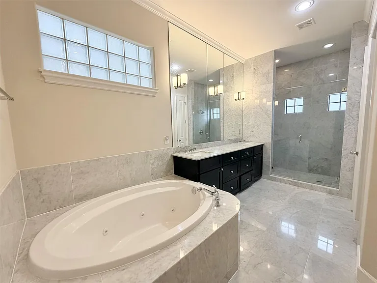 606 Knox St — Photo 14