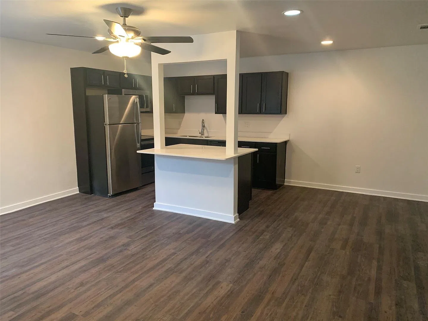 Monarch Place Apartments-2106 Bennett Avenue — Photo 2