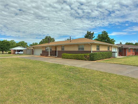 3rd image of 807 Krest Dr