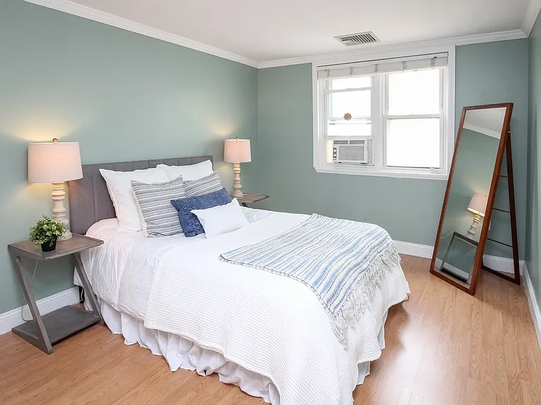 161 W 6th St #3 — Photo 6