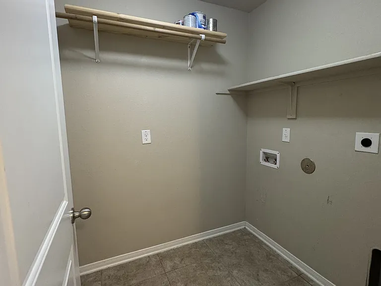 5611 Markham Dr — Photo 12