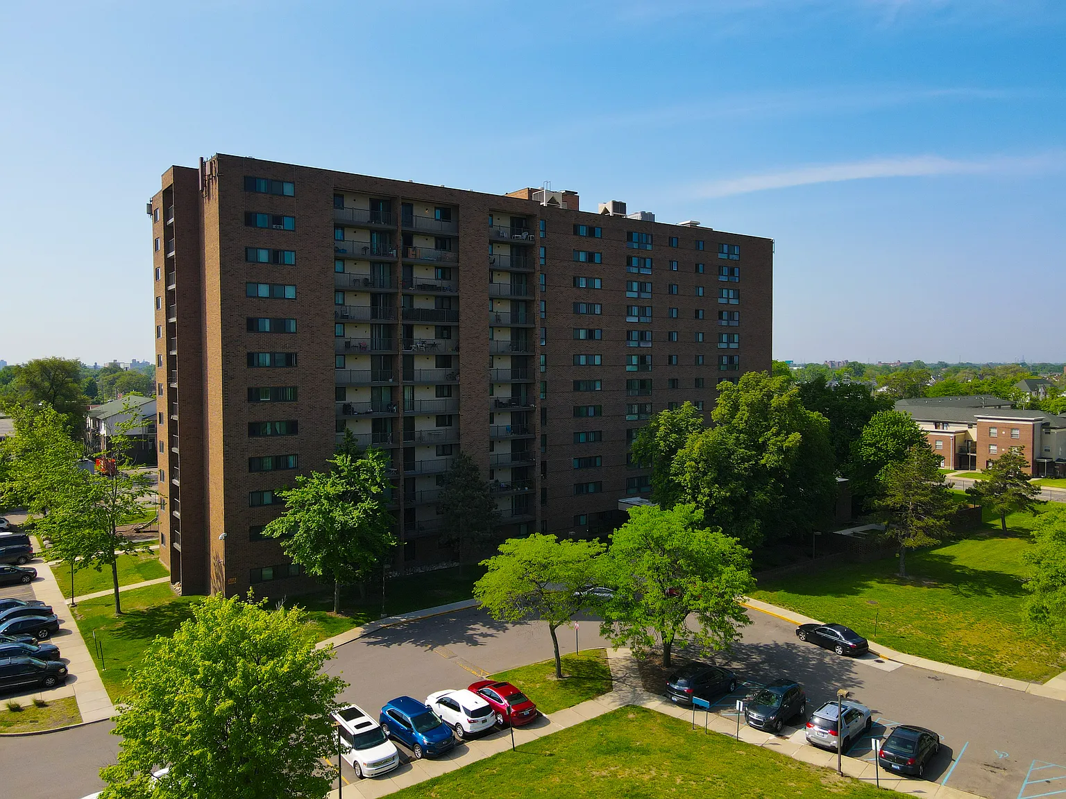 Roberts III Apartments — Photo 3