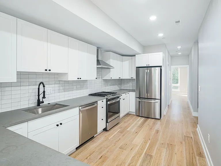 2709 W Jefferson St #B — Photo 3